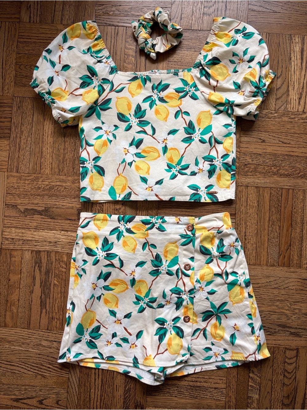 Tahari Cream Lemon-Print Puff Sleeve Top & Shorts Set with Scrunchie